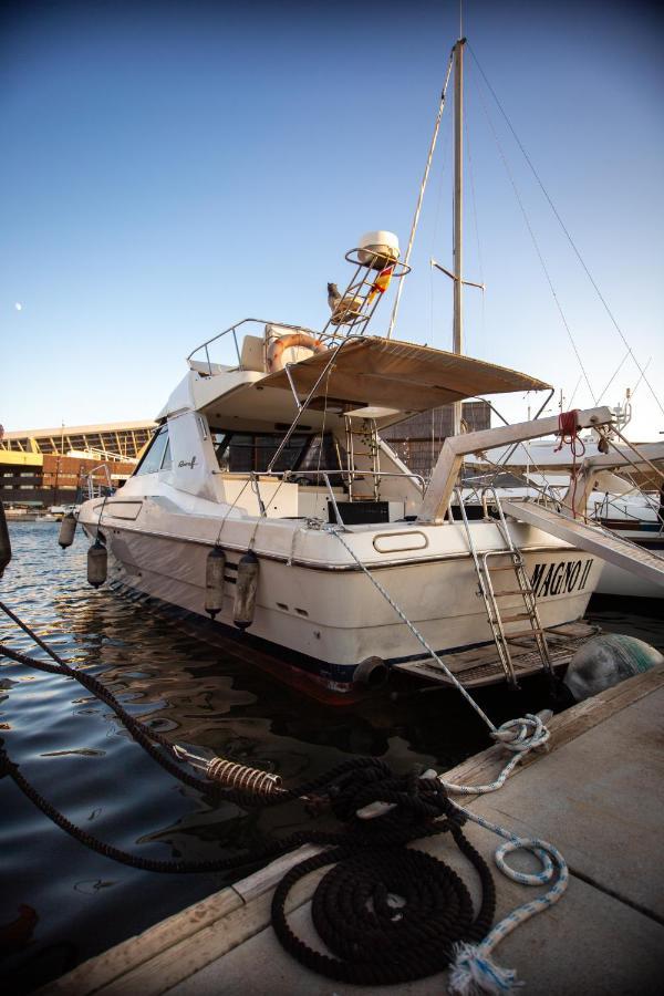 Magno II Boat Hotel Sant Adria de Besos Exterior photo